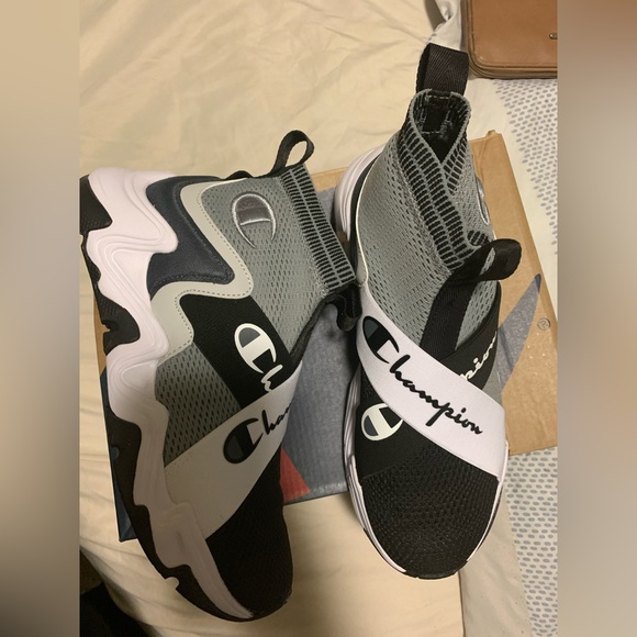 Size 7y champion shoes
